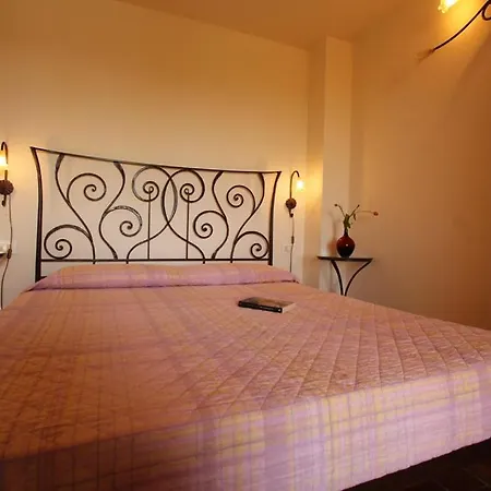 Casa Sara Con Wifi E Piscina Comune, A 2 Km Dal Mare *