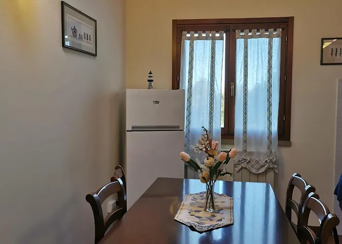 Casa Sara Con Wifi E Piscina Comune, A 2 Km Dal Mare