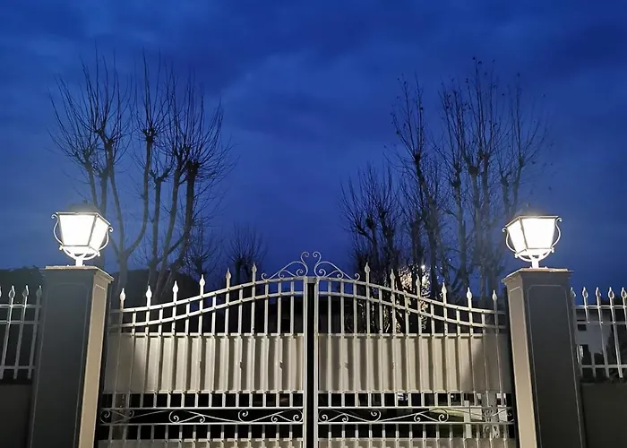 Casa Sara Con Wifi E Piscina Comune, A 2 Km Dal Mare Cecina (Livorno)